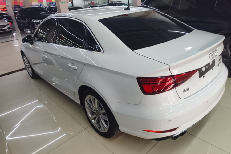 Audi A3 2018 car image #7