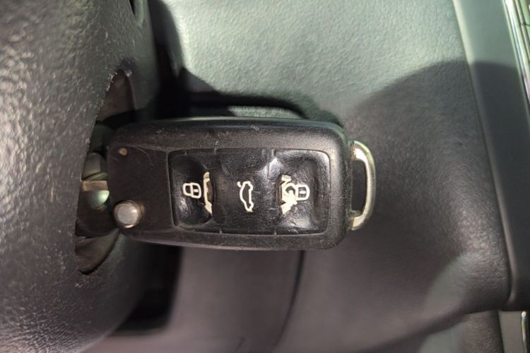 Volkswagen Polo 2015 car image #9