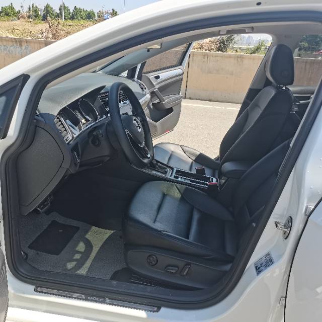 Volkswagen Golf 2020 car image #7