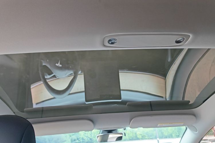 Tesla Model 3 2022 car image #18