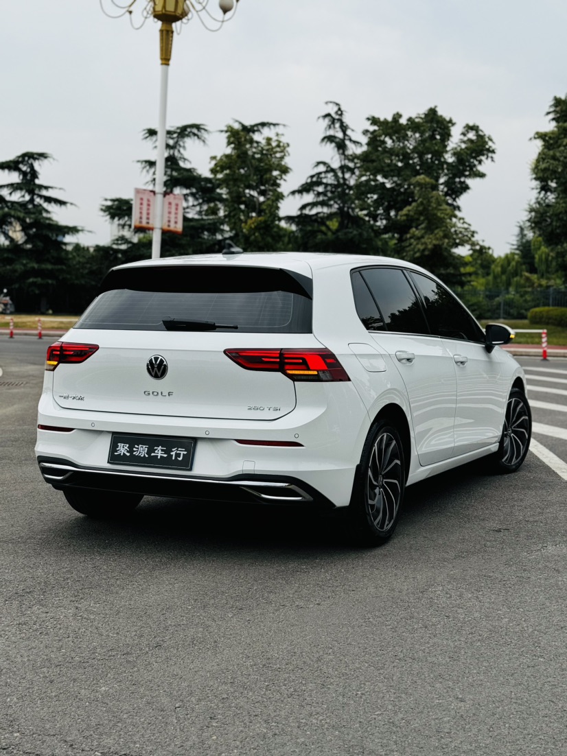 Volkswagen Golf 2022 car image #7