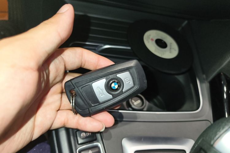 BMW 3 Series 2017 car image #9