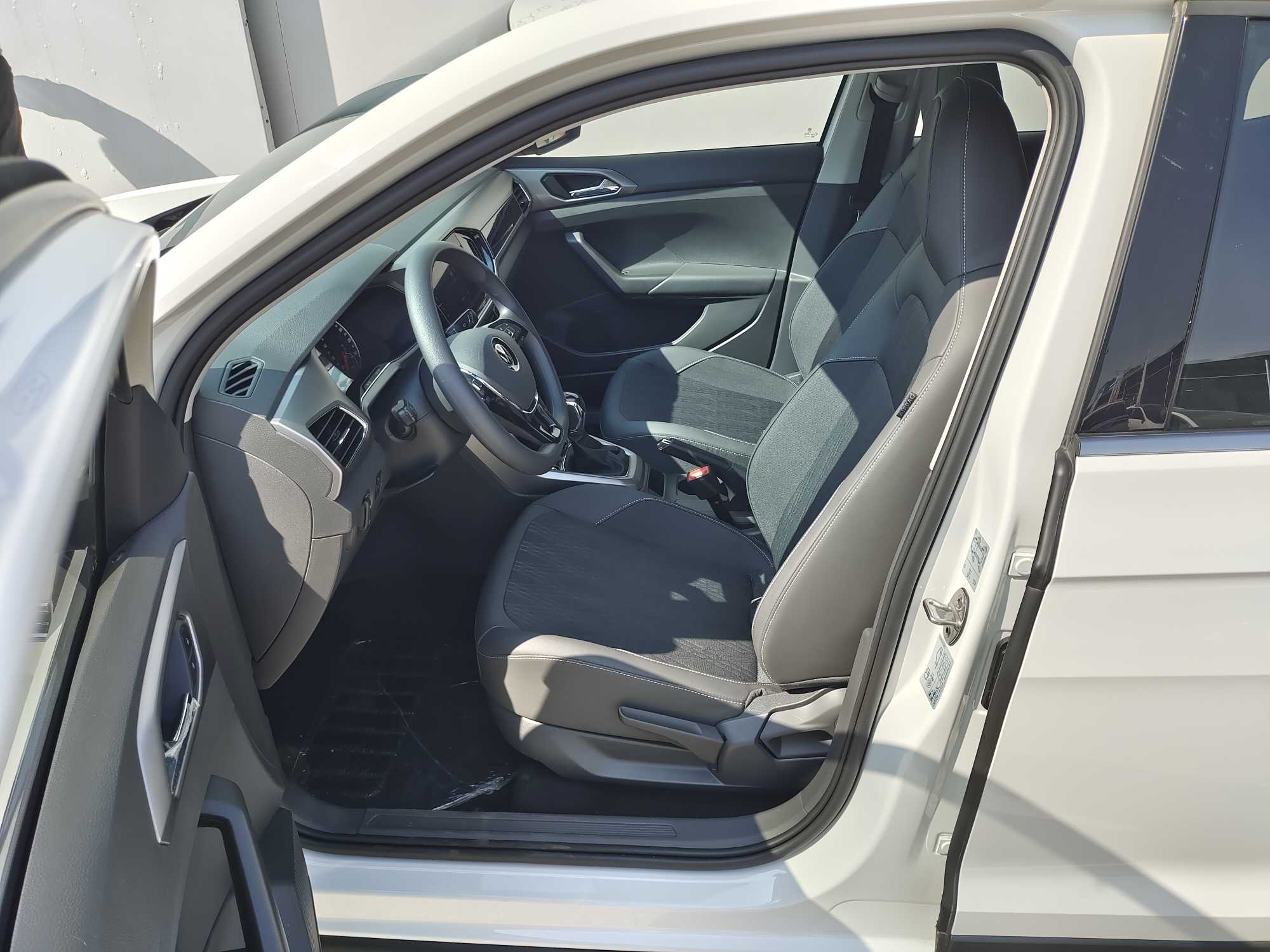 Volkswagen T-Cross 2021 #3 Volkswagen T-Cross 2021 car image #3