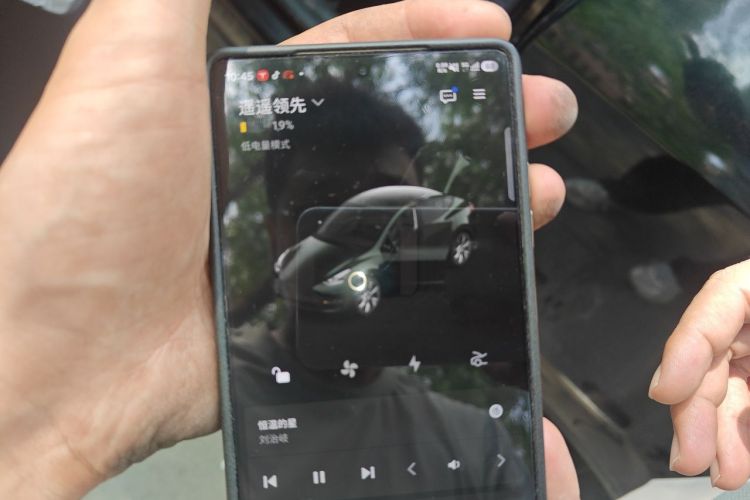 Tesla Model Y 2023 car image #11