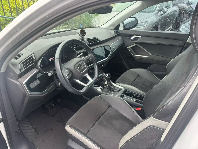 Audi Q3 2020 car image #2
