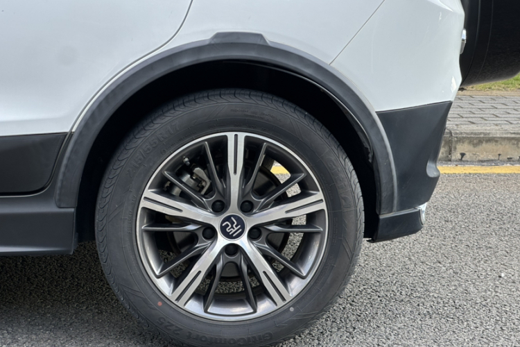 BYD Yuan New Energy 2019 #12 BYD Yuan New Energy 2019 car image #12