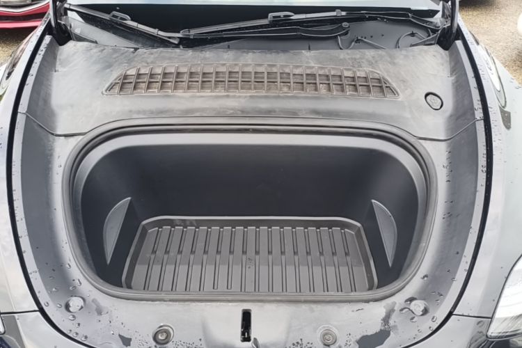 Tesla Model Y 2023 car image #20