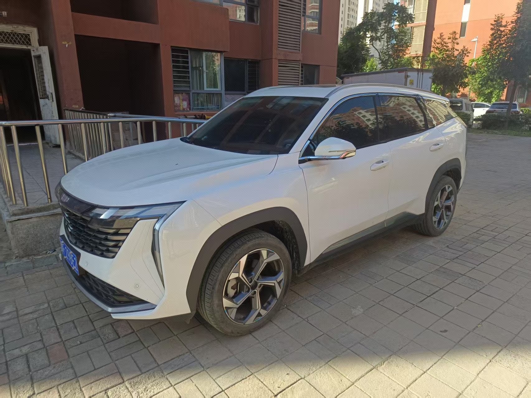 GEELY Boyue L 2023 car image 