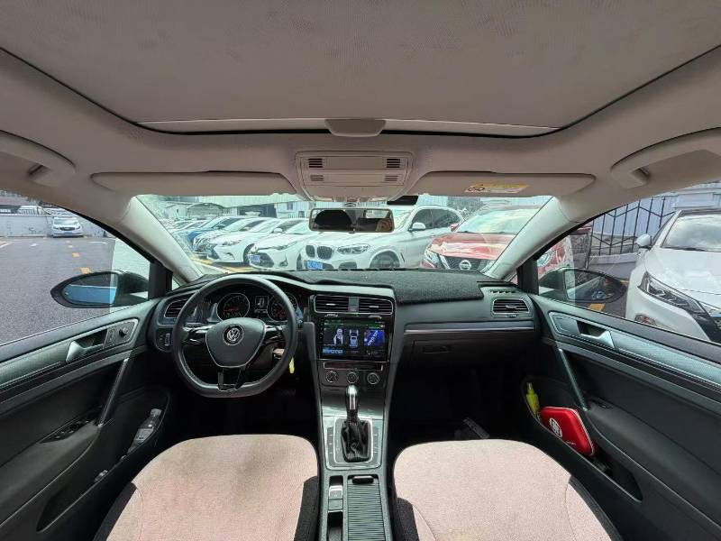 Volkswagen Golf 2017 car image #8