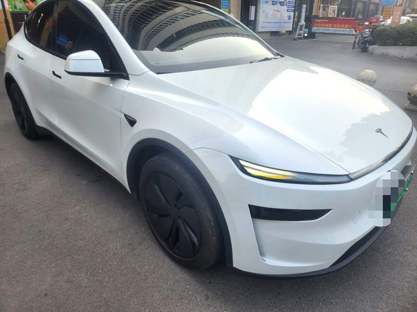 Tesla Model Y 2025 #2 Tesla Model Y 2025 صورة سيارة #2
