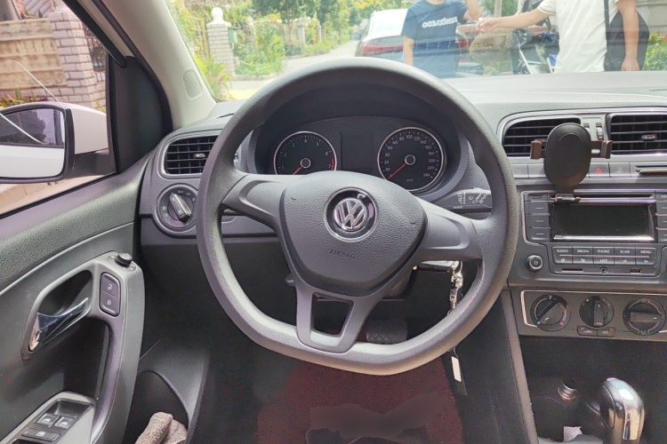 Volkswagen Polo 2015 #11 Volkswagen Polo 2015 car image #11
