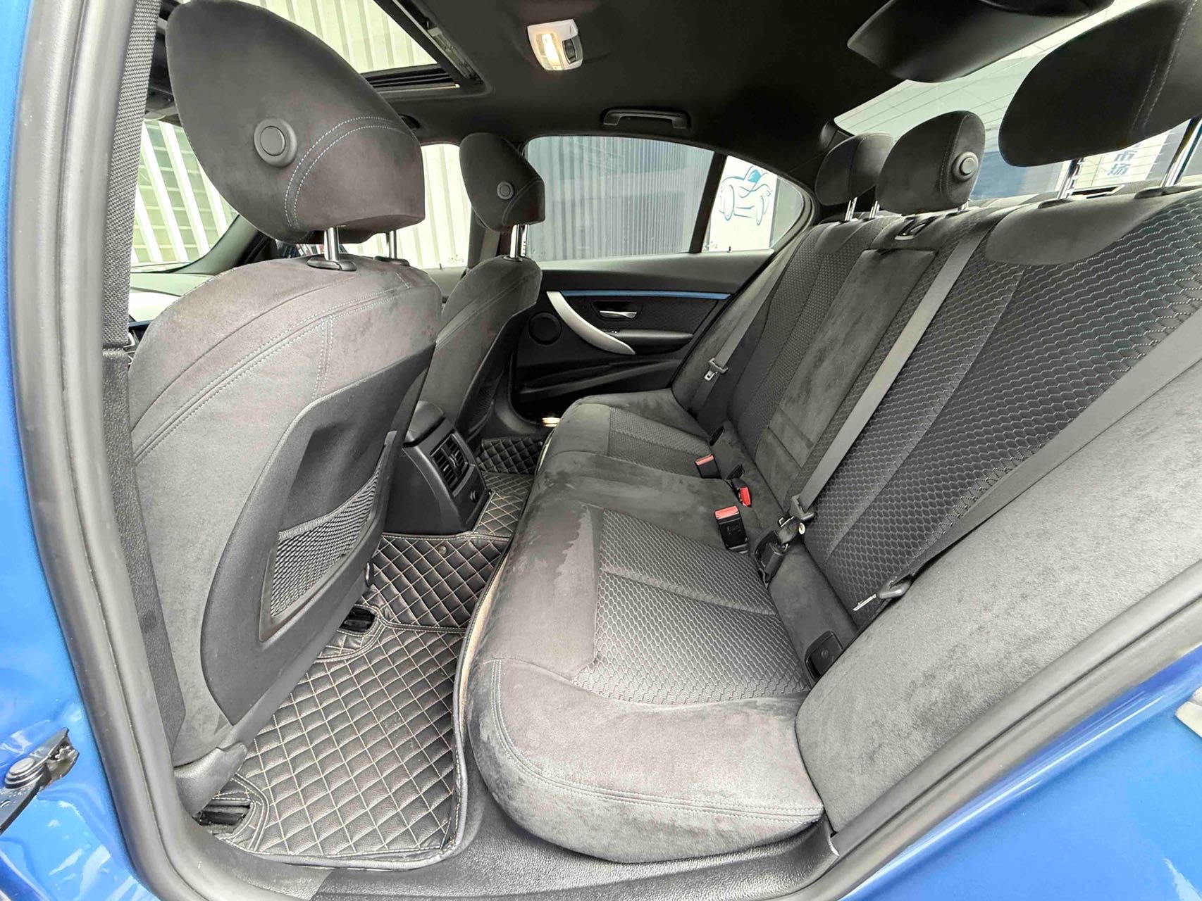 BMW 3 Series 2019 car image #9