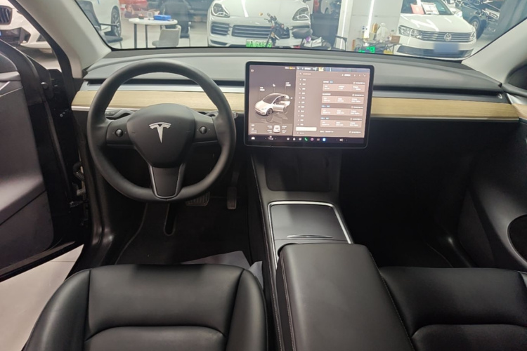 Tesla Model Y 2023 #10 Tesla Model Y 2023 immagine di auto #10