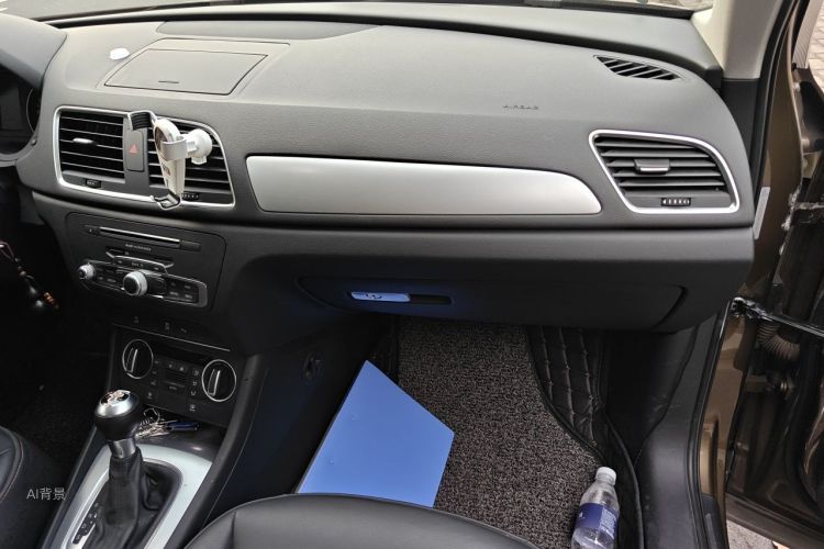 Audi Q3 2016 car image #15