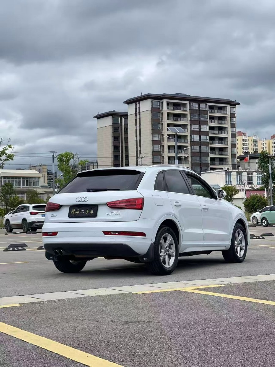 Audi Q3 2018 car image #7