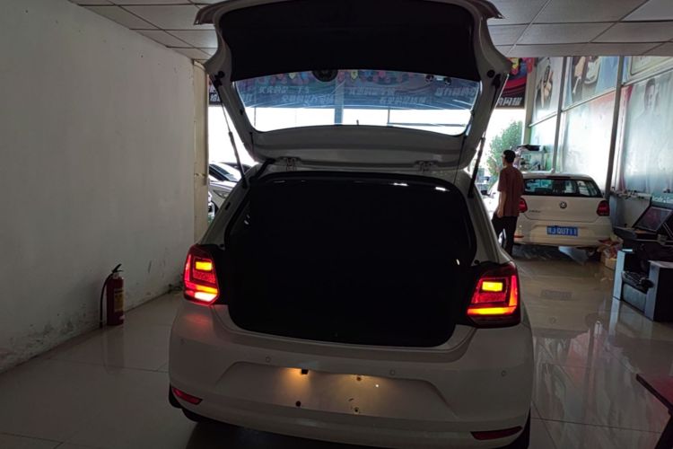 Volkswagen Polo 2019 car image #19