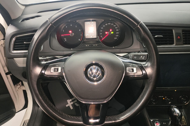 Volkswagen Lavida 2017 car image #11