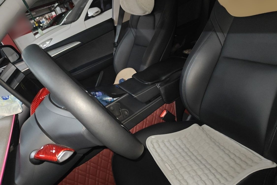 Tesla Model Y 2024 #18 Tesla Model Y 2024 car image #18