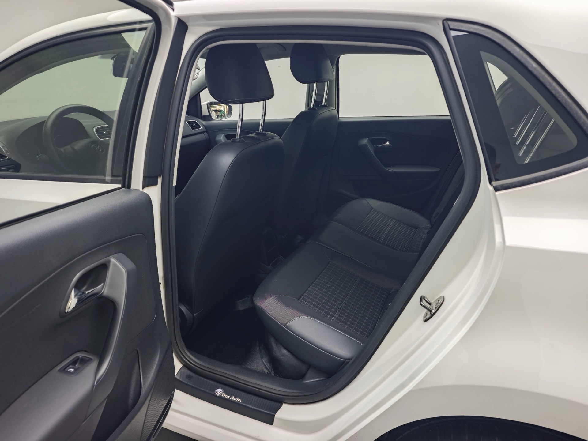 Volkswagen Polo 2015 immagine di auto #4