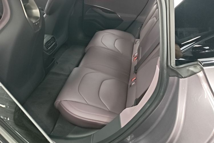MI SU7 2024 car image #17