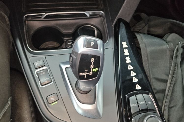 BMW 3 Series 2017 #17 BMW 3 Series 2017 car image #17