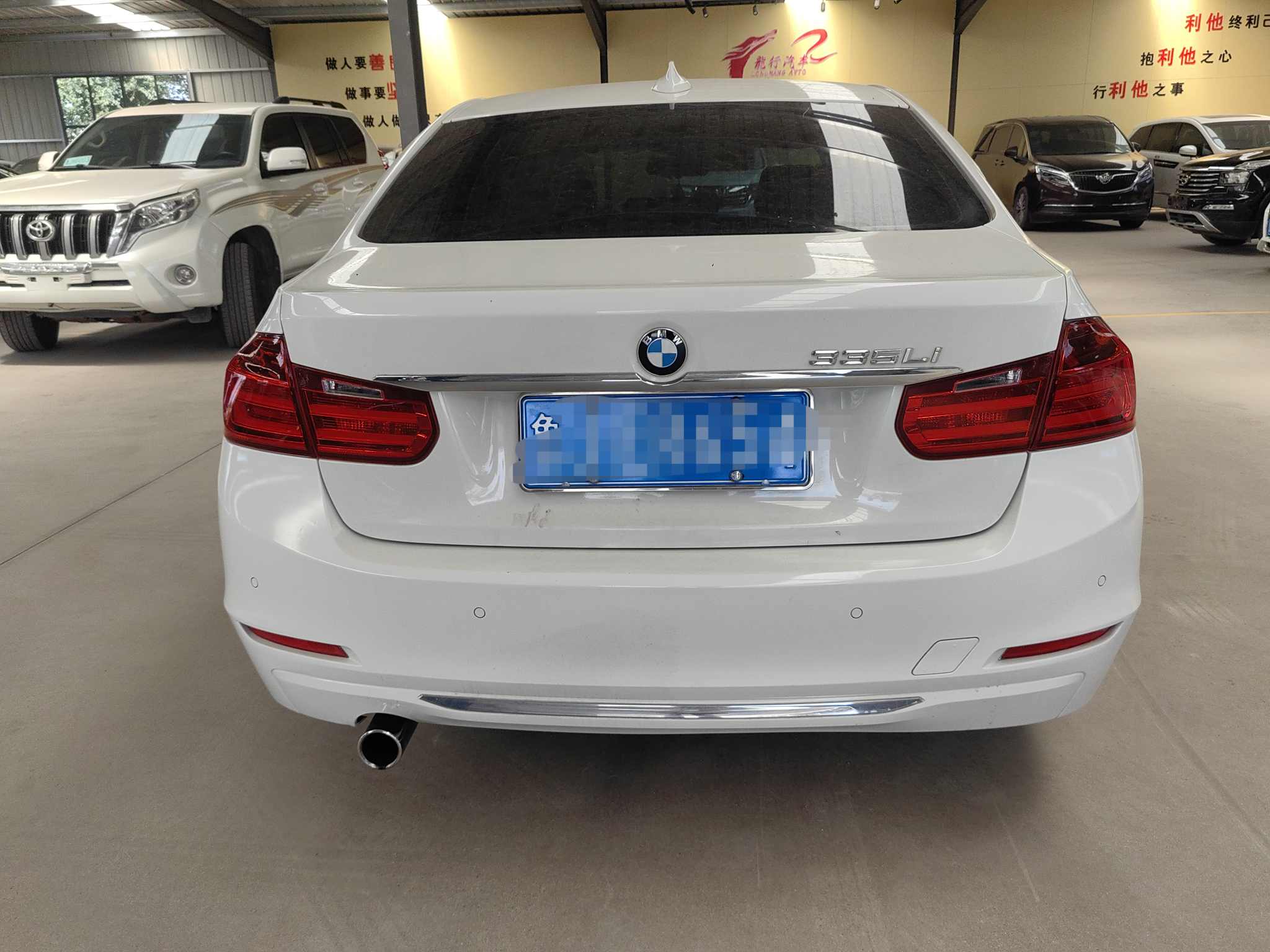 BMW 3 Series 2012 car image #10