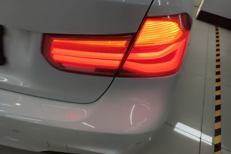 BMW 3 Series 2019 #8 BMW 3 Series 2019 car image #8