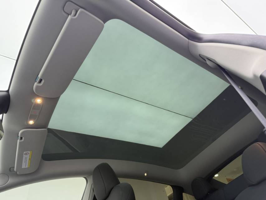 Tesla Model Y 2024 car image #8