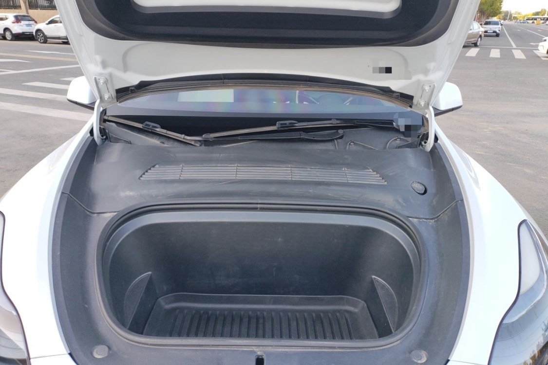 Tesla Model Y 2024 #10 Tesla Model Y 2024 car image #10