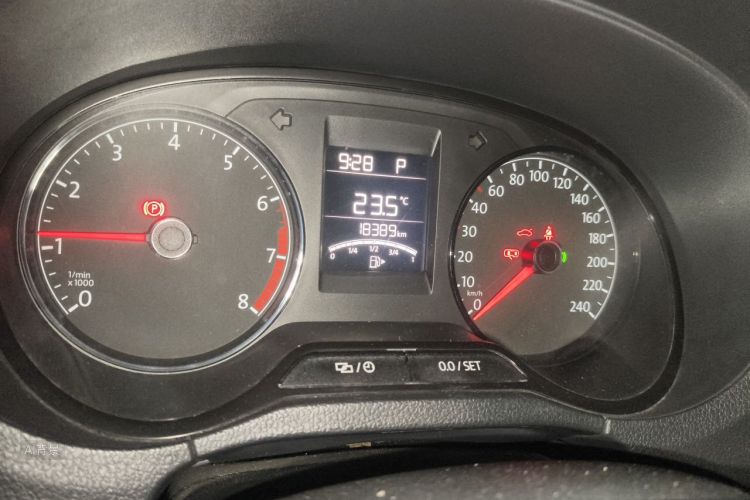Volkswagen Polo 2018 car image #14