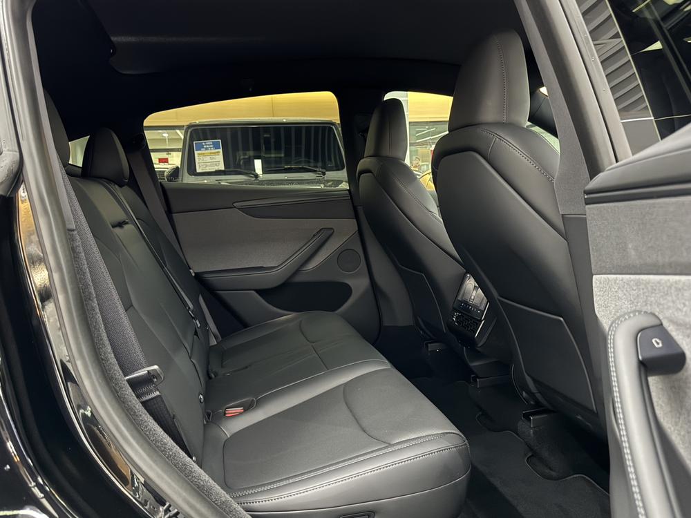 Tesla Model Y 2026 #12 Tesla Model Y 2026 car image #12
