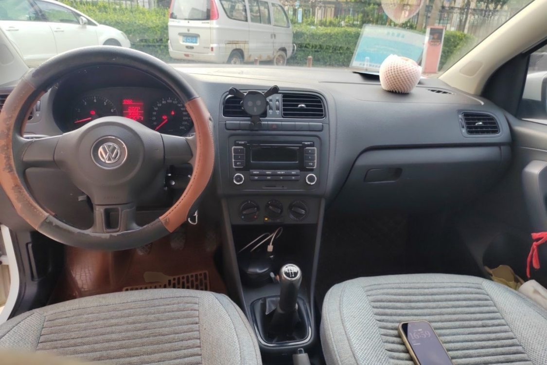 Volkswagen Polo 2013 car image #21