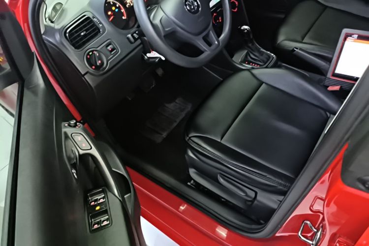 Volkswagen Polo 2016 car image #16