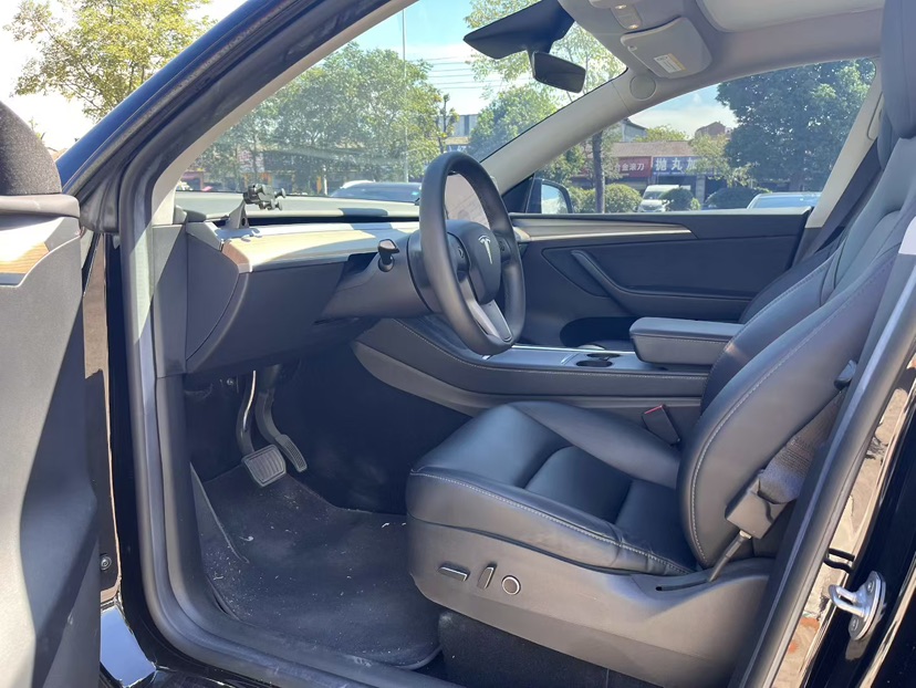 Tesla Model Y 2023 #4 Tesla Model Y 2023 car image #4