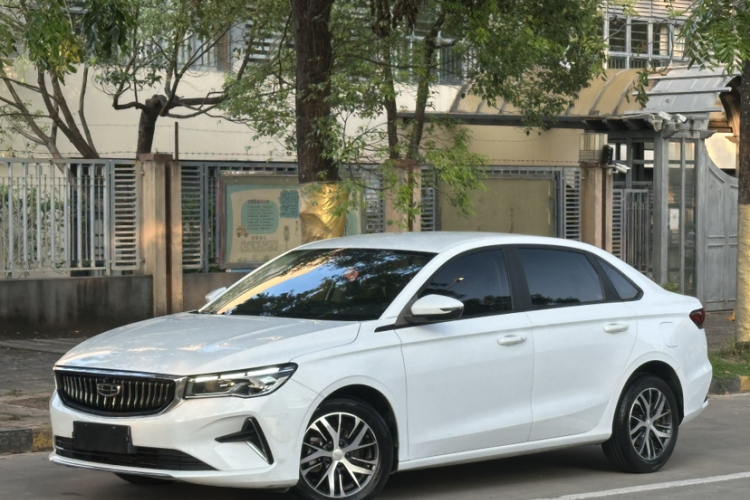 GEELY Emgrand 2023 car image #2