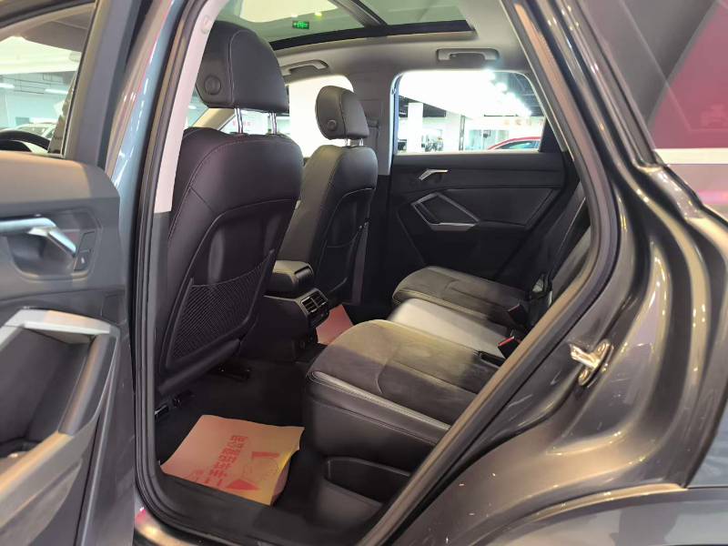 Audi Q3 2020 car image #8