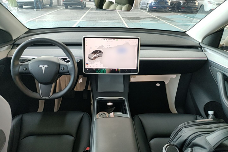 Tesla Model Y 2023 #10 Tesla Model Y 2023 car image #10