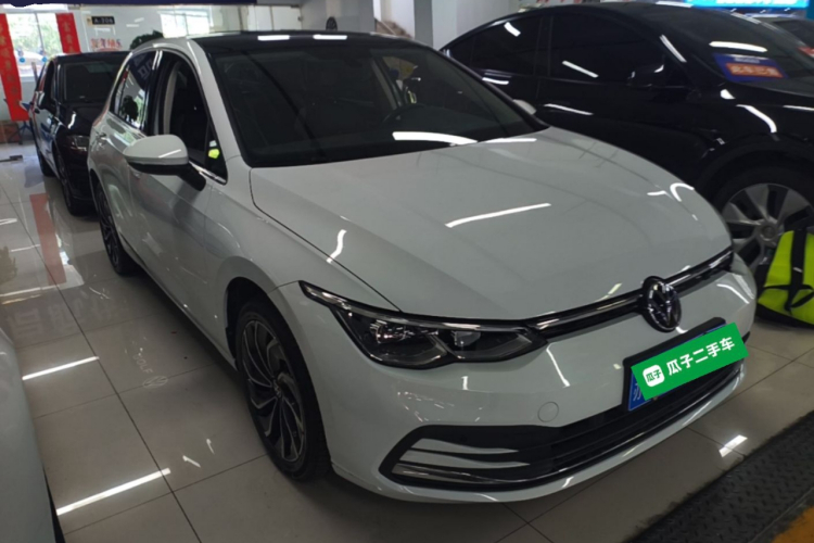 Volkswagen Golf 2022 car image #6