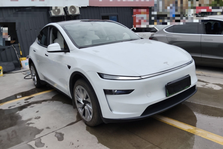 Tesla Model Y 2025 #6 Tesla Model Y 2025 car image #6