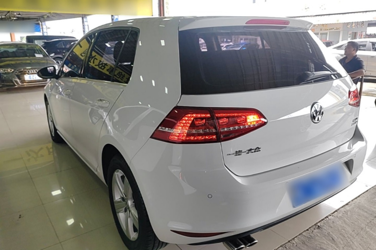 Volkswagen Golf 2017 car image #5