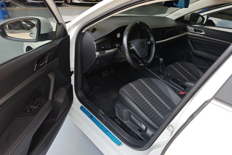 Volkswagen Lavida 2021 car image #16