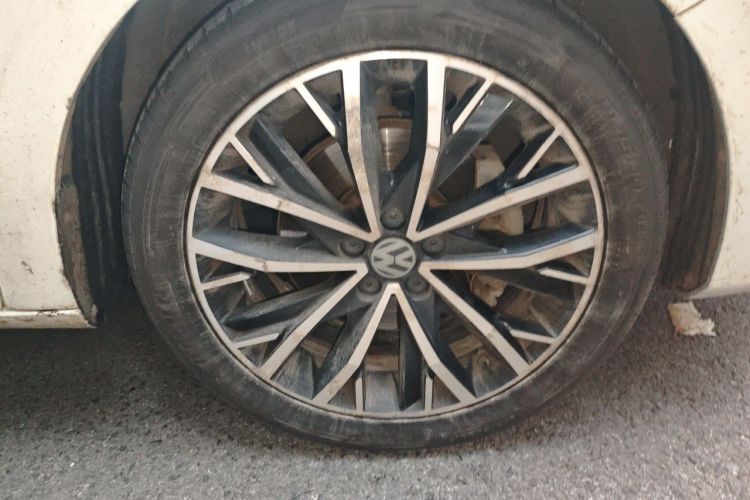 Volkswagen Bora 2016 car image #6