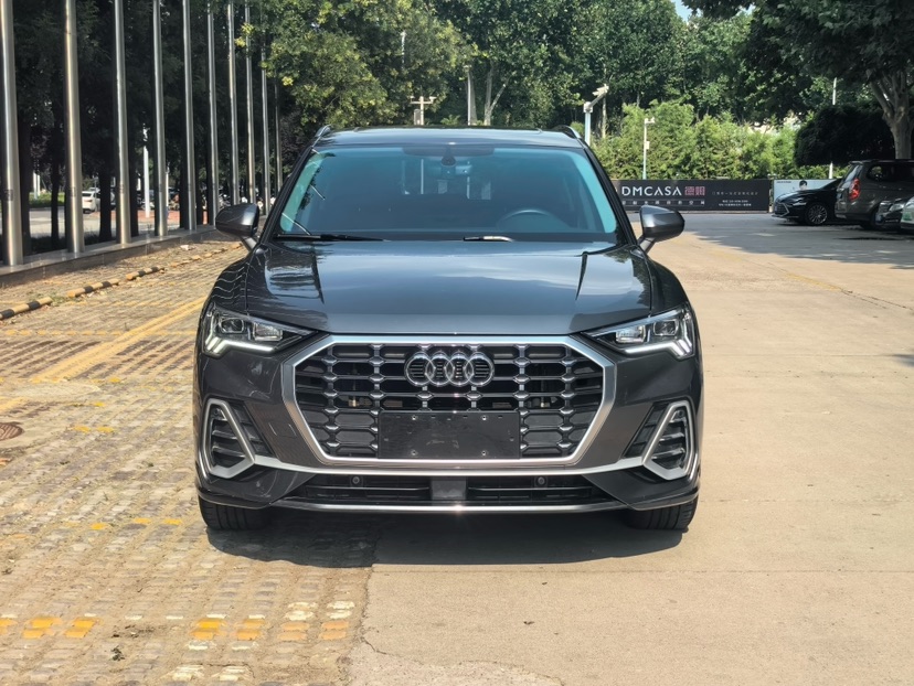 Audi Q3 2022 car image #2