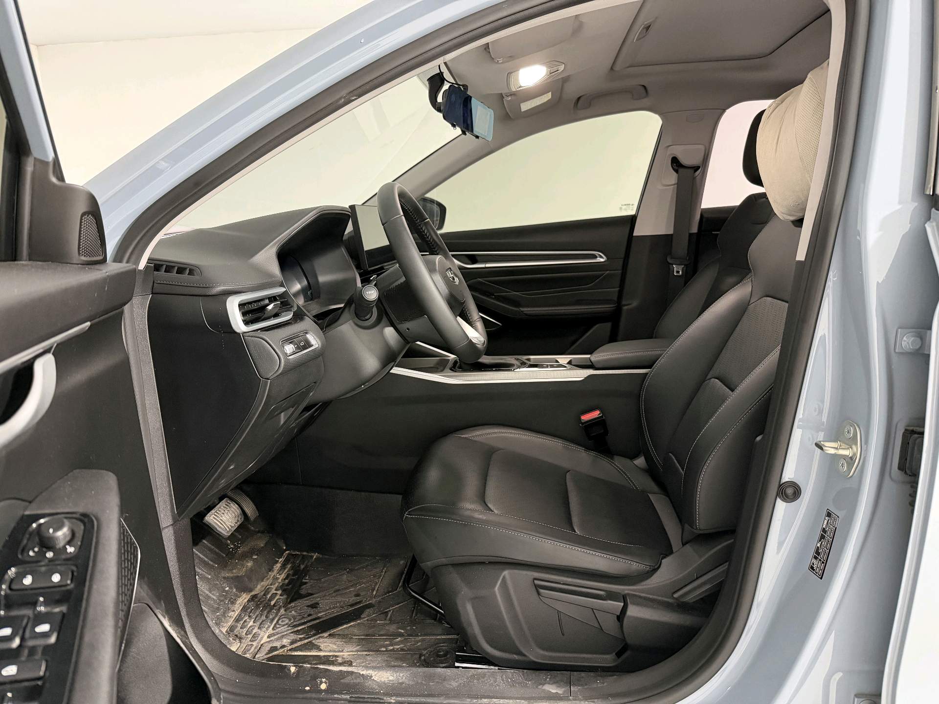 GEELY Emgrand 2023 car image #2