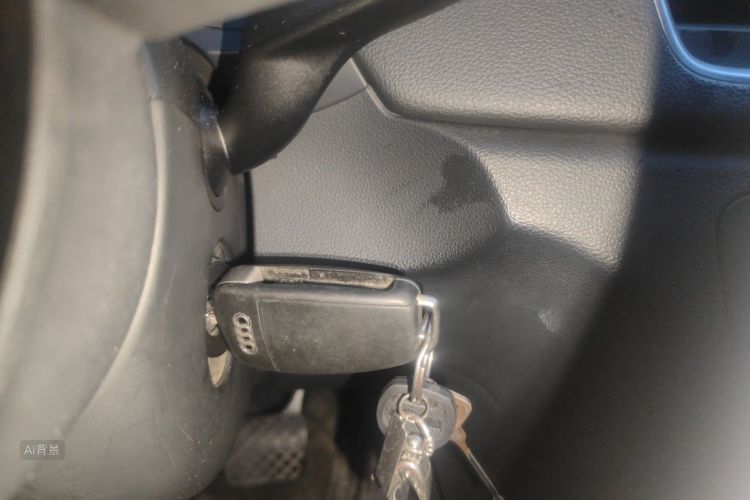 Audi Q3 2017 car image #10