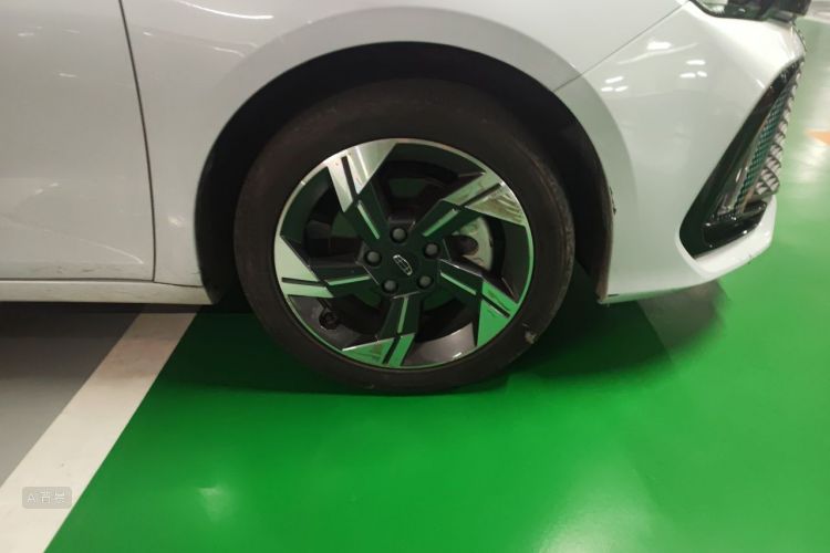 GEELY Emgrand L HiP 2022 car image #9