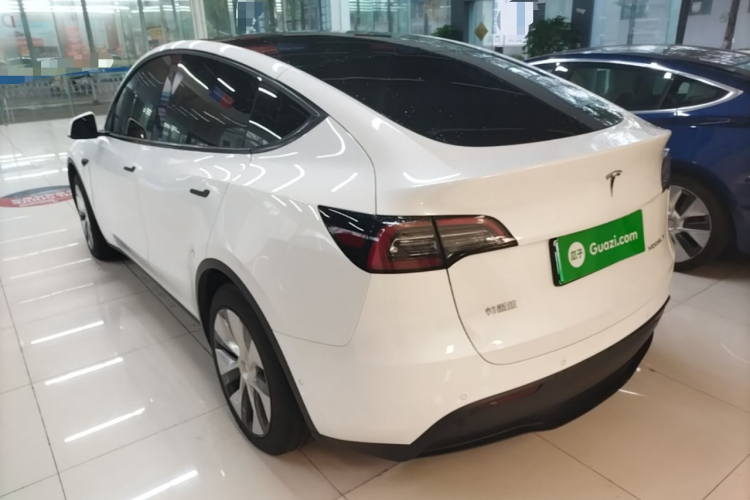 Tesla Model Y 2023 #5 Tesla Model Y 2023 car image #5