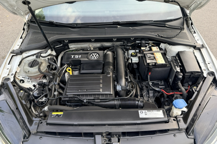 Volkswagen Golf 2020 car image #28