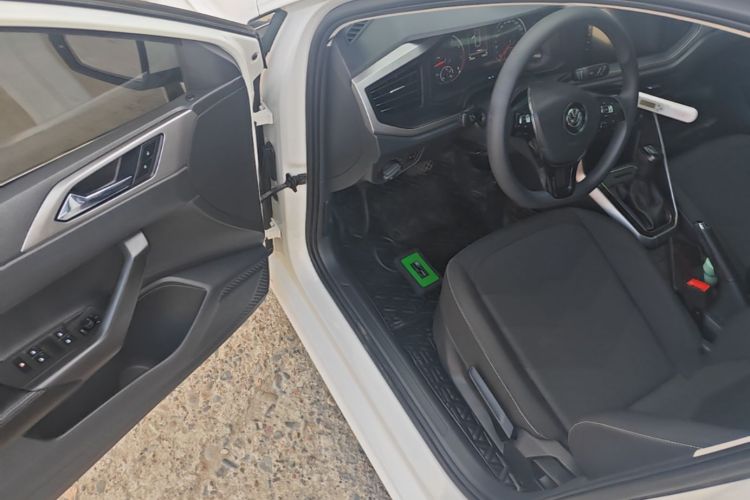 Volkswagen Polo 2021 car image #16