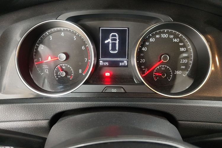 Volkswagen Golf 2019 car image #12